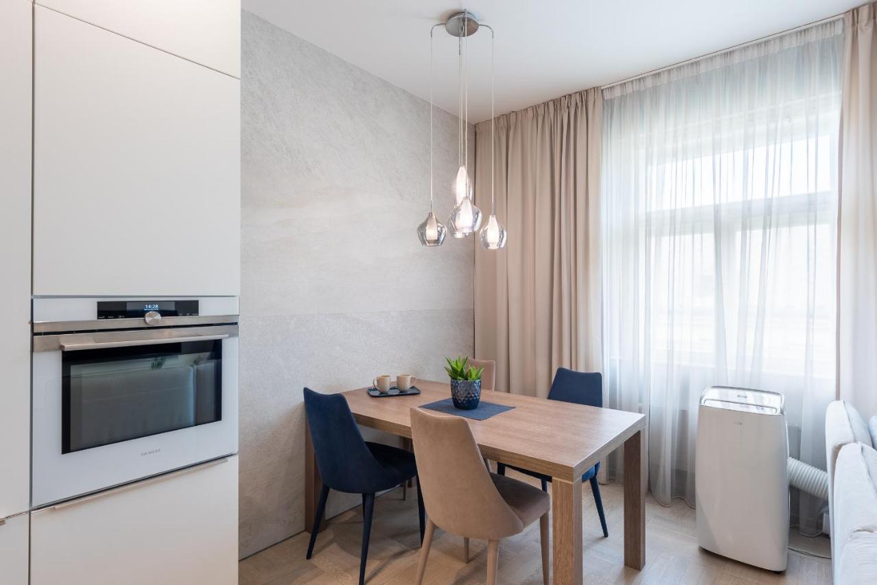 דירות New Luxury Apt With Ac&Parking In The Center Of פראג מראה חיצוני תמונה