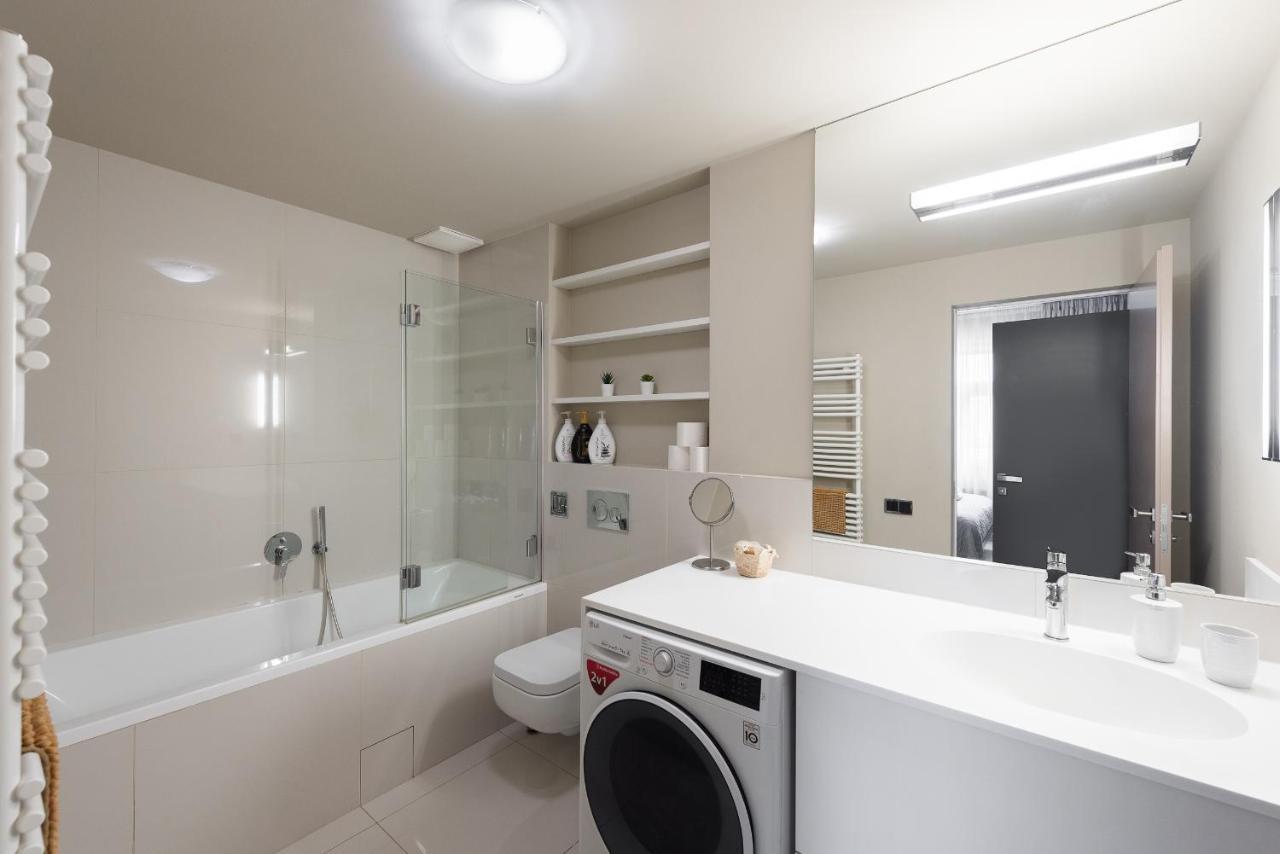 דירות New Luxury Apt With Ac&Parking In The Center Of פראג מראה חיצוני תמונה
