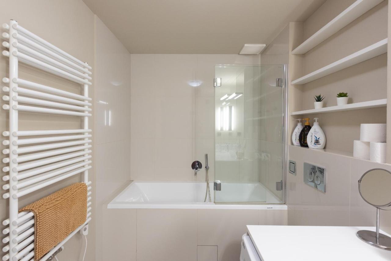 דירות New Luxury Apt With Ac&Parking In The Center Of פראג מראה חיצוני תמונה