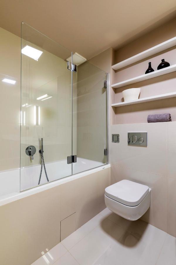 דירות New Luxury Apt With Ac&Parking In The Center Of פראג מראה חיצוני תמונה